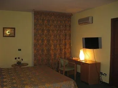 Ascot Hotell 2*
