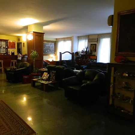 Ascot Hotel 2*