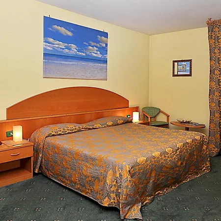 Ascot Hotell Cardano Al Campo