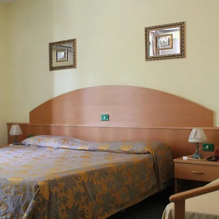 Ascot Hotell Cardano Al Campo
