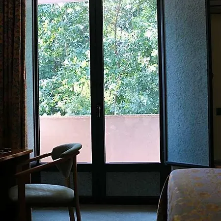 Hotel Ascot Cardano Al Campo