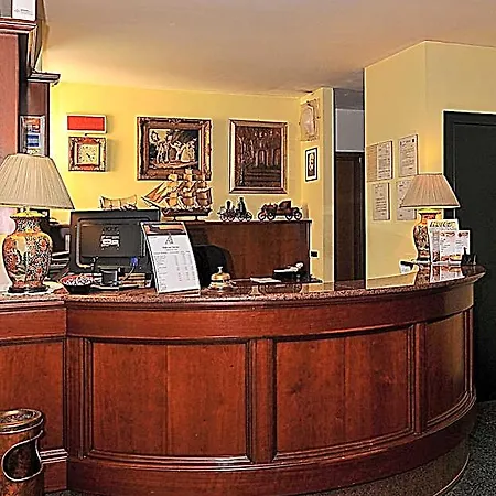 Ascot Hotel