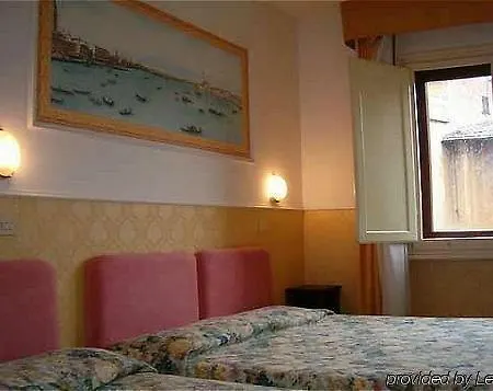 Ascot Hotel