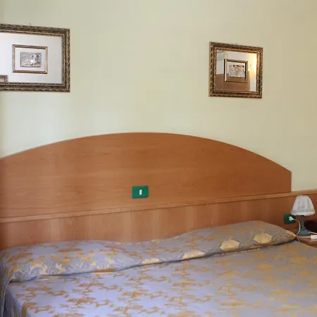 Ascot Hotell Cardano Al Campo