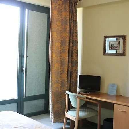 Ascot Hotel