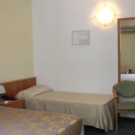 Ascot Hotel 2*