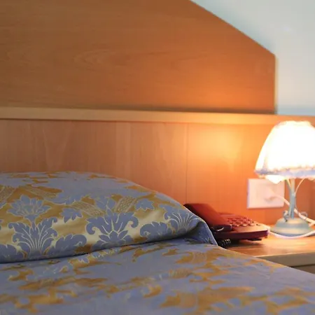 Ascot Hotell Cardano Al Campo