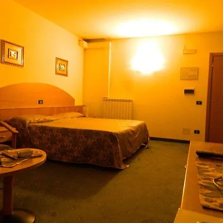 Ascot Hotell 2*