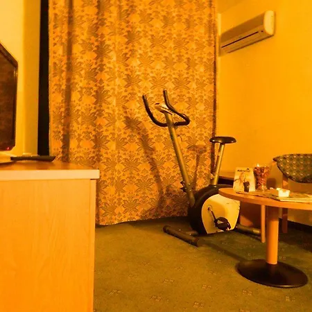Hotell Ascot Cardano Al Campo