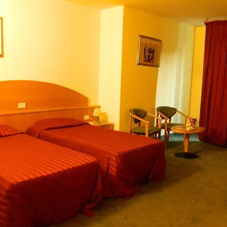 Ascot Hotell Cardano Al Campo