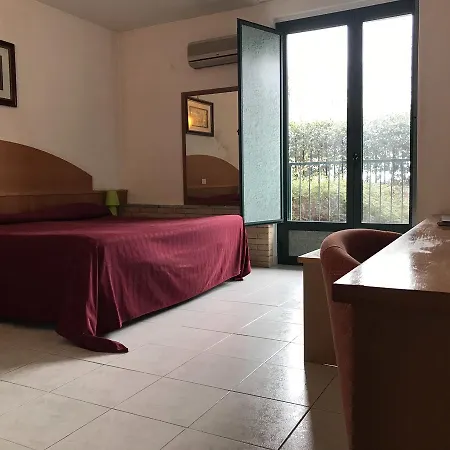 Ascot Hotell 2*