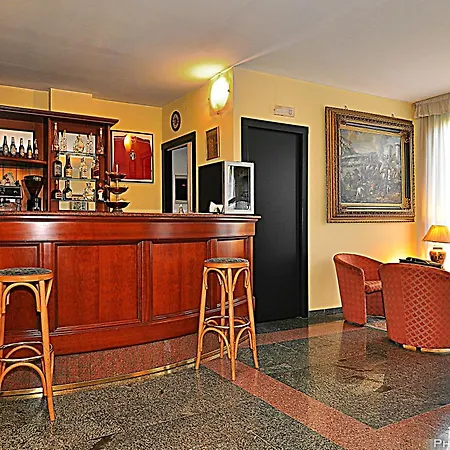 Ascot Hotel Cardano Al Campo