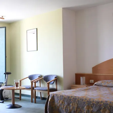 Ascot Otel 2*
