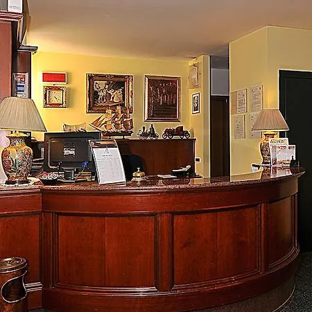 Ascot Otel 2*
